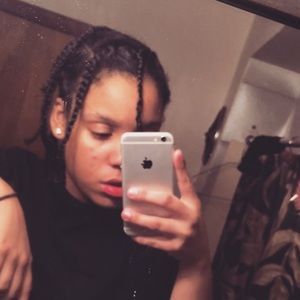 Meet your Posher, Danielle